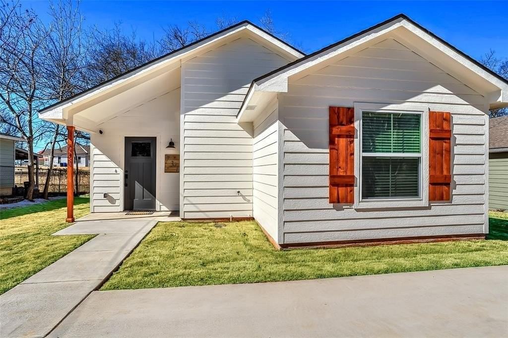 731 Layne Dr - Photo 2 of 38