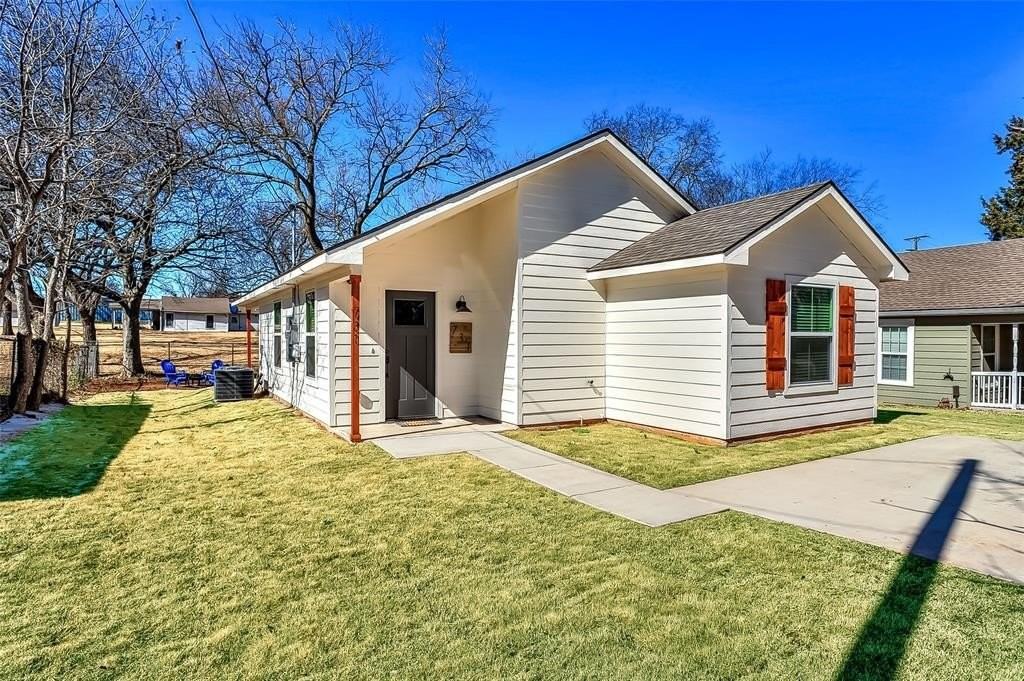 731 Layne Dr - Photo 3 of 38