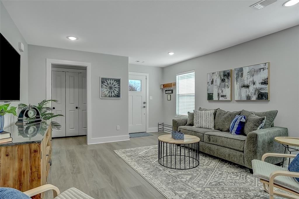 731 Layne Dr - Photo 6 of 38