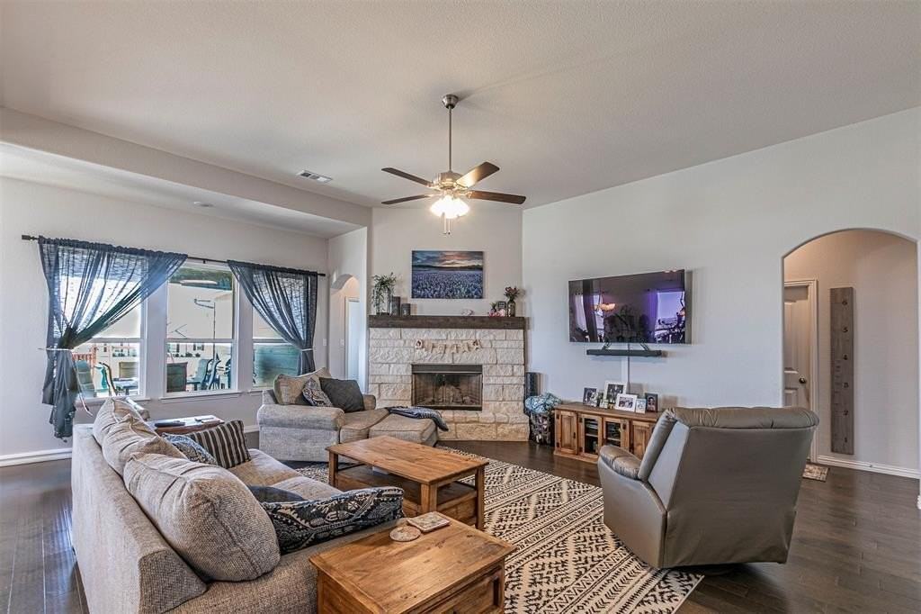 1084 Flagstone Dr - Photo 2 of 40