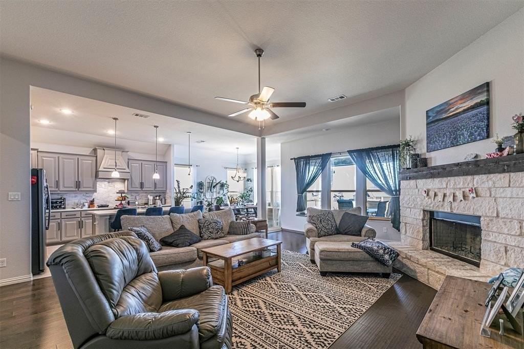 1084 Flagstone Dr - Photo 3 of 40