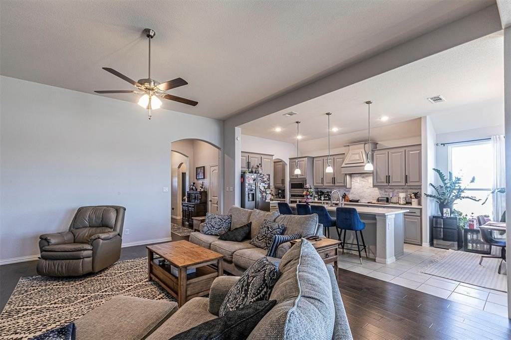 1084 Flagstone Dr - Photo 4 of 40