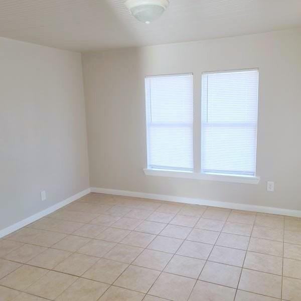 200 E Crockett St - Photo 5 of 14