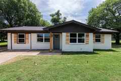 551 E Burks St - Photo 1 of 1