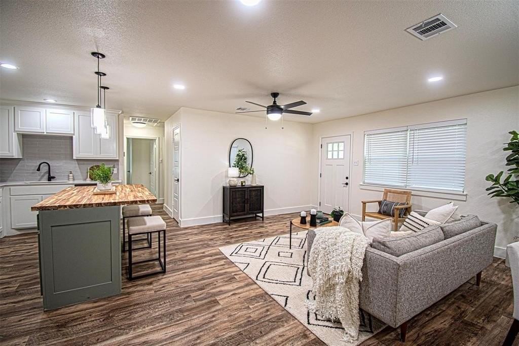 551 E Burks St - Photo 5 of 29