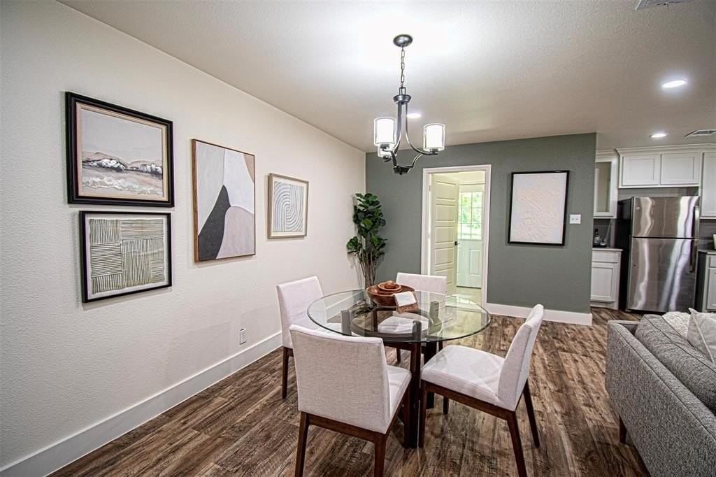 551 E Burks St - Photo 7 of 29