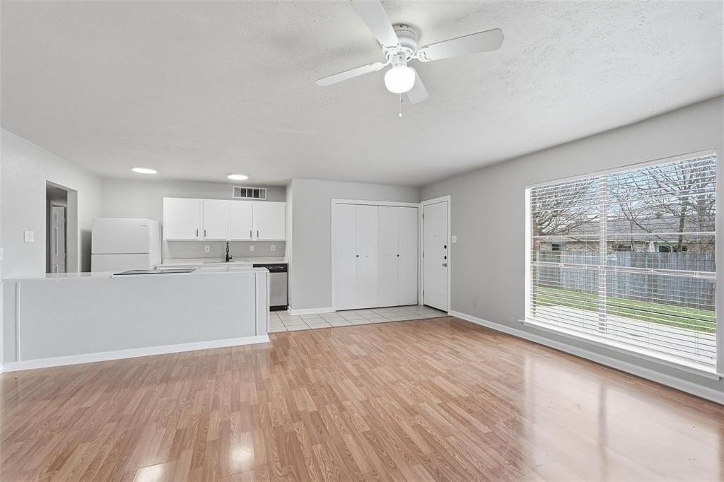 738 Meadow Mead Dr - Photo 5 of 19