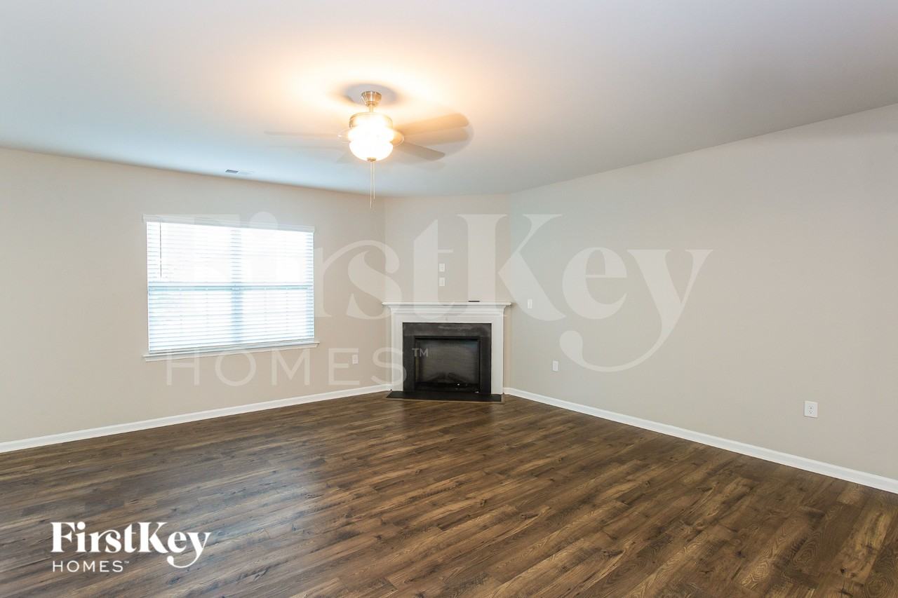 711 Saddlebred Ln - Photo 4 of 19