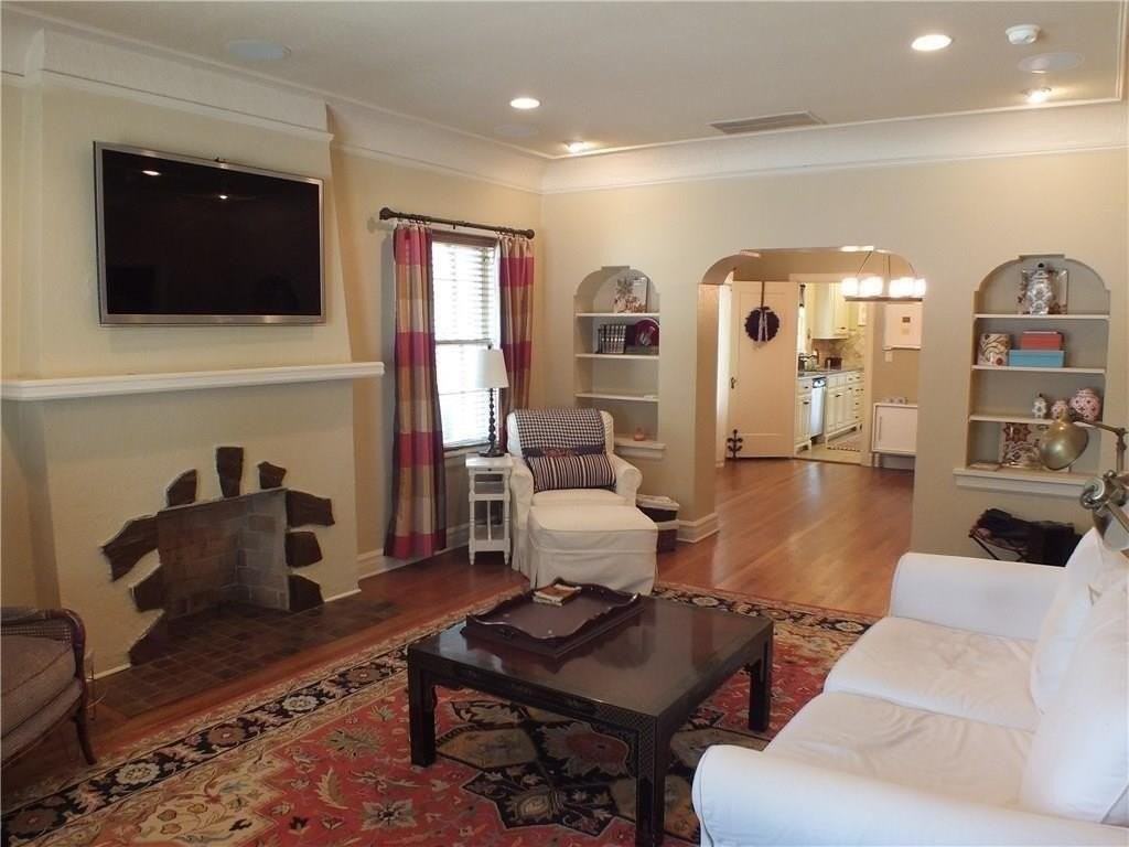 3241 Cockrell Ave - Photo 2 of 8