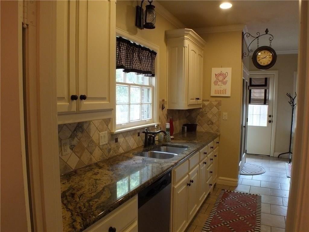 3241 Cockrell Ave - Photo 5 of 8