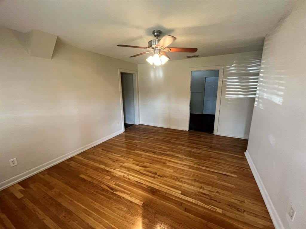 1725 Peach St - Photo 3 of 12