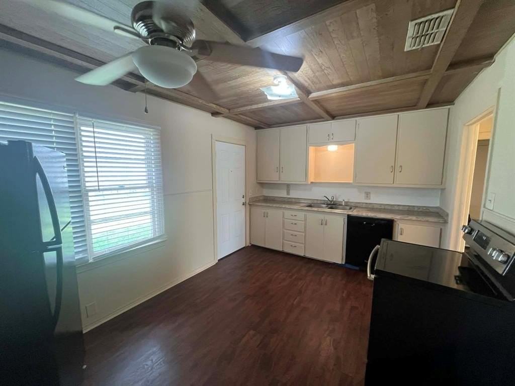 1725 Peach St - Photo 4 of 12