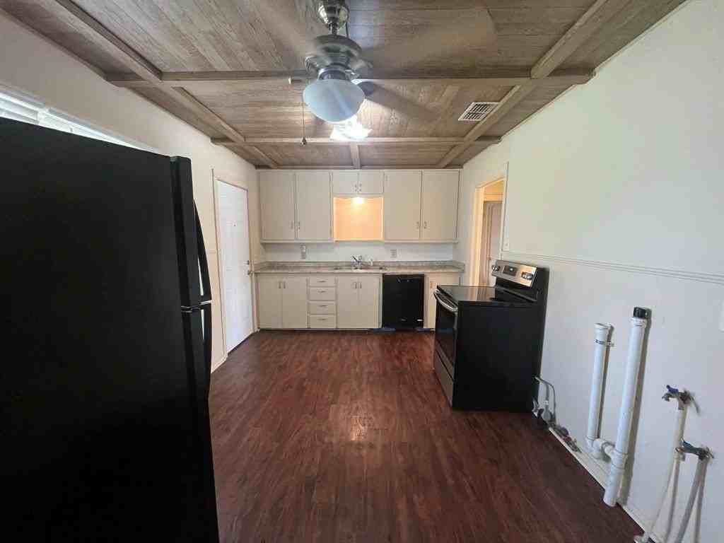 1725 Peach St - Photo 5 of 12