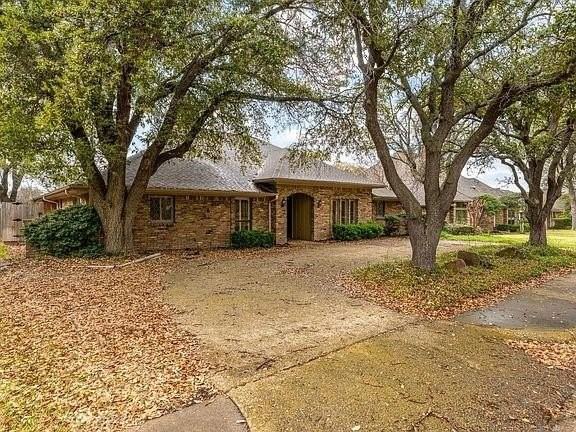 9922 Hickory Xing - Photo 2 of 32