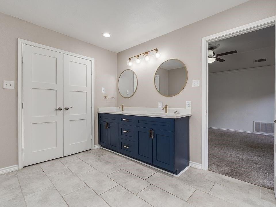 9922 Hickory Xing - Photo 6 of 32