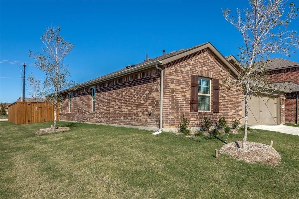 5237 Sandrine Ave - Photo 2 of 32