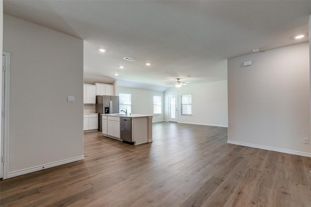 5237 Sandrine Ave - Photo 6 of 32