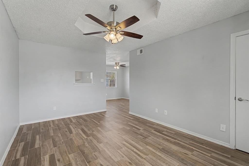 114 Prairie Creek Cir - Photo 5 of 29