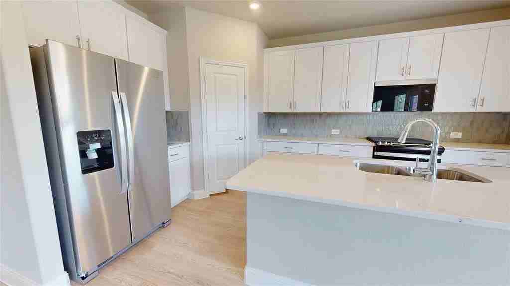 2102 Dunbar Dr - Photo 4 of 40