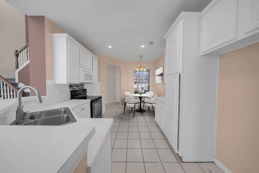 908 Englewood Ln - Photo 5 of 32