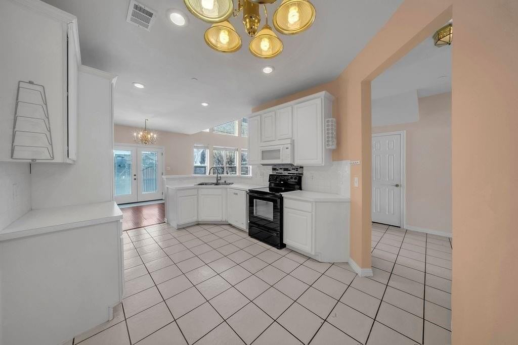 908 Englewood Ln - Photo 6 of 32