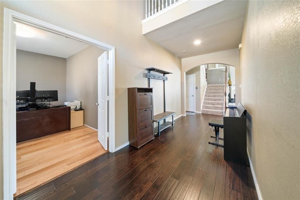 9333 Fairmont Dr - Photo 4 of 36