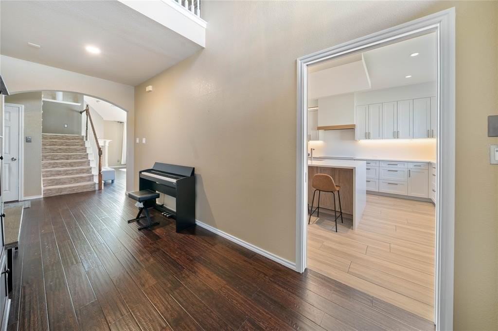 9333 Fairmont Dr - Photo 6 of 36