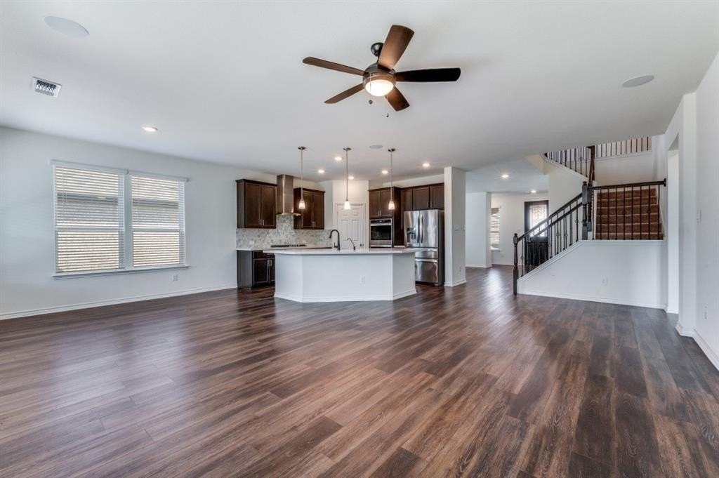 916 Waggoner Dr - Photo 2 of 18