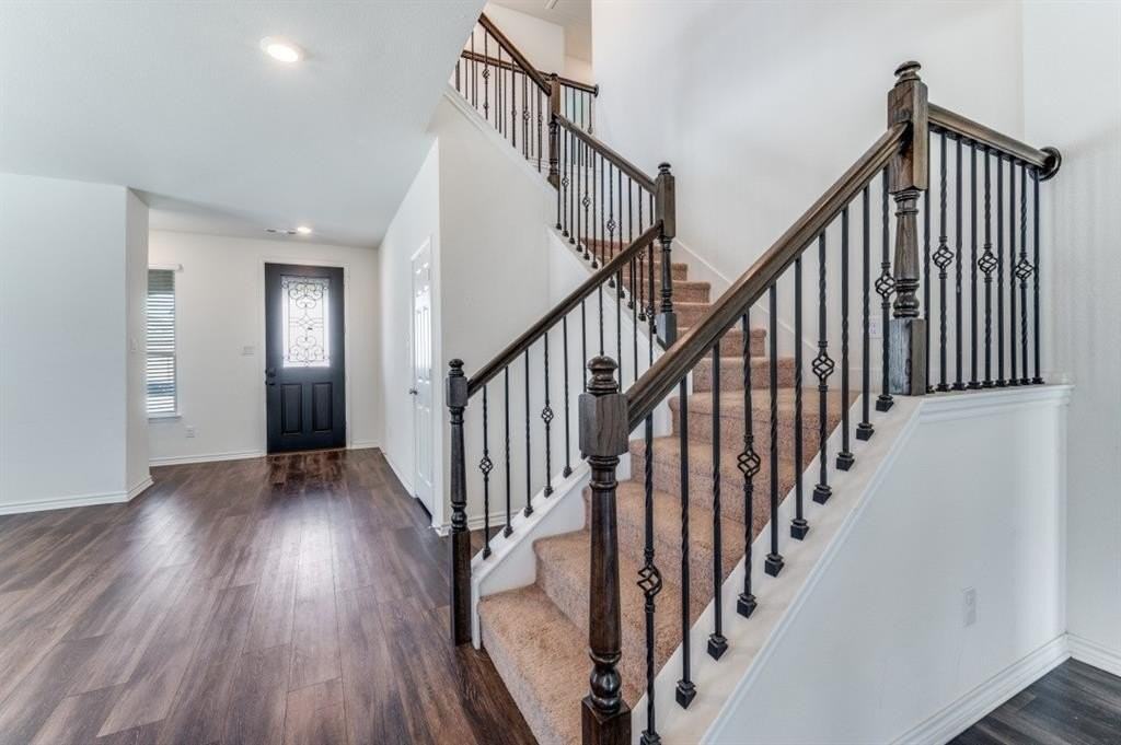 916 Waggoner Dr - Photo 6 of 18