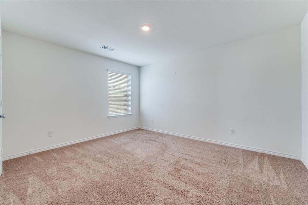 916 Waggoner Dr - Photo 7 of 18