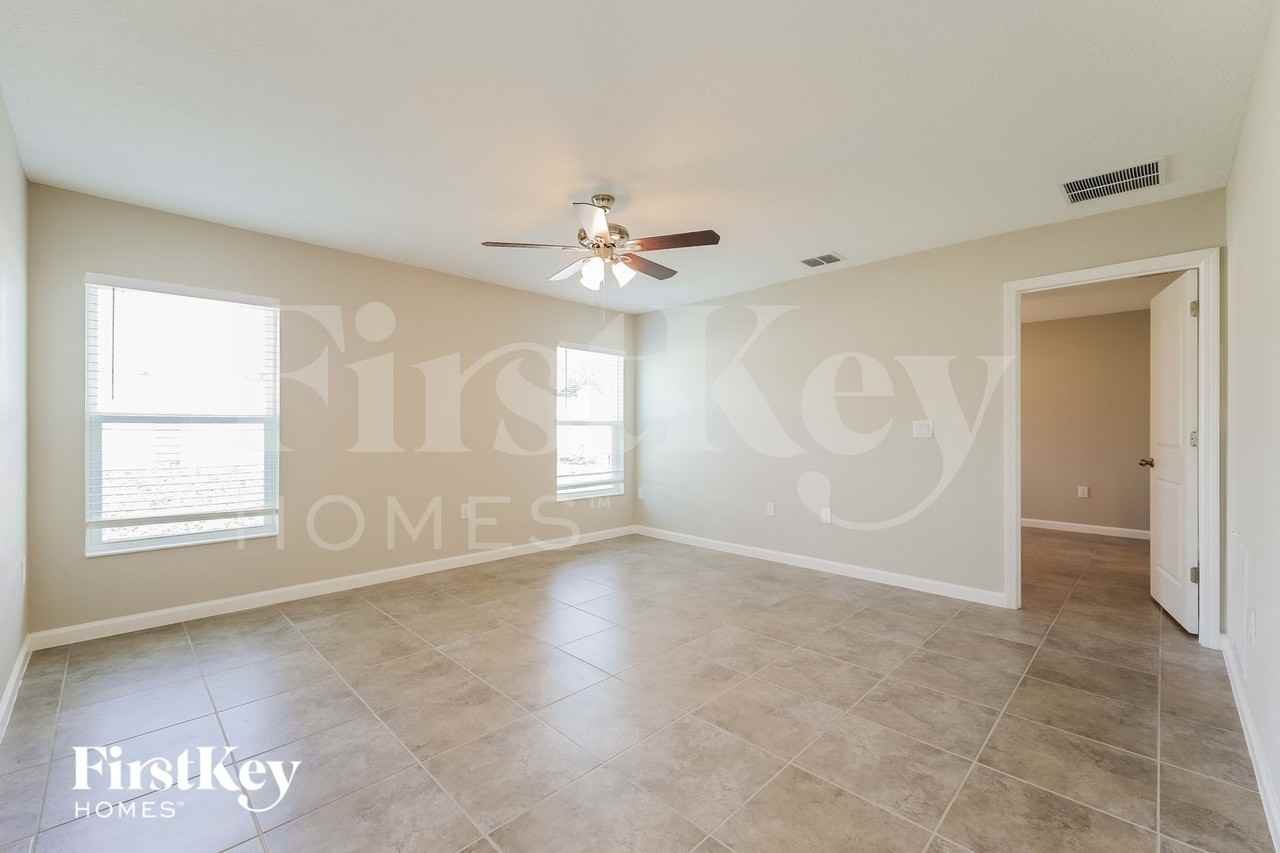 615 Lindbergh Way - Photo 3 of 15