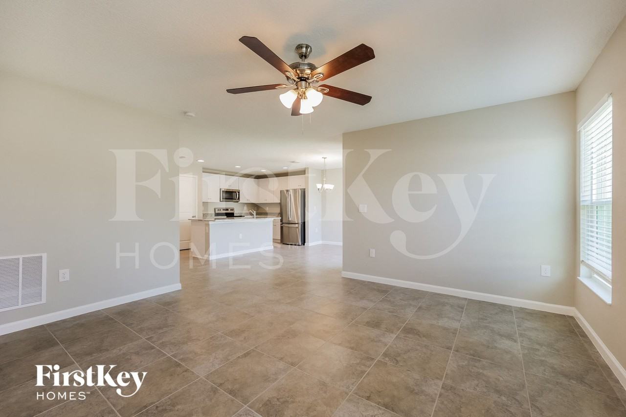 615 Lindbergh Way - Photo 4 of 15