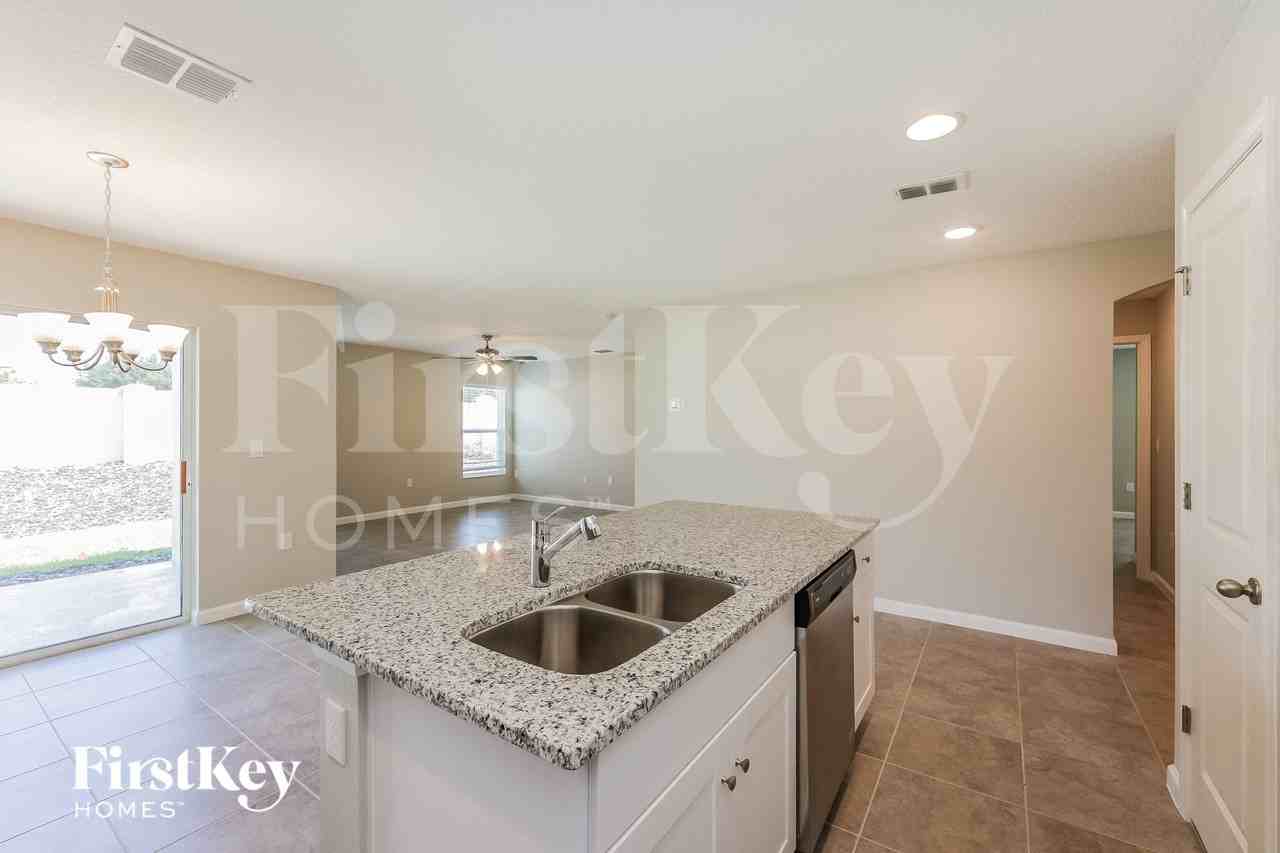 615 Lindbergh Way - Photo 7 of 15