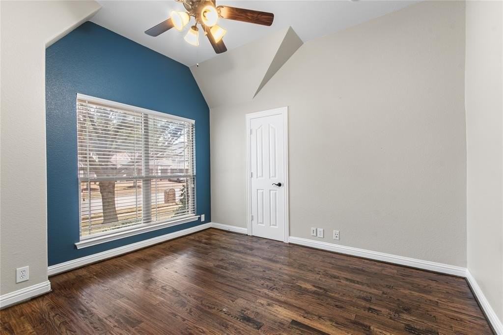 731 Buffalo Springs Dr - Photo 3 of 33