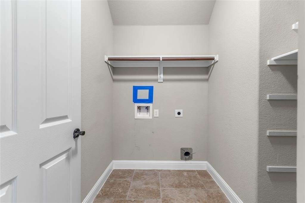 731 Buffalo Springs Dr - Photo 7 of 33