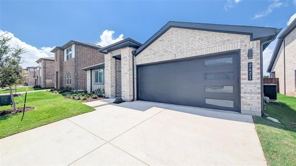 2421 Apex Ave - Photo 2 of 21