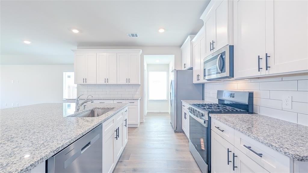 2421 Apex Ave - Photo 7 of 21