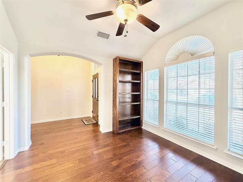 2913 Dover Dr - Photo 3 of 28