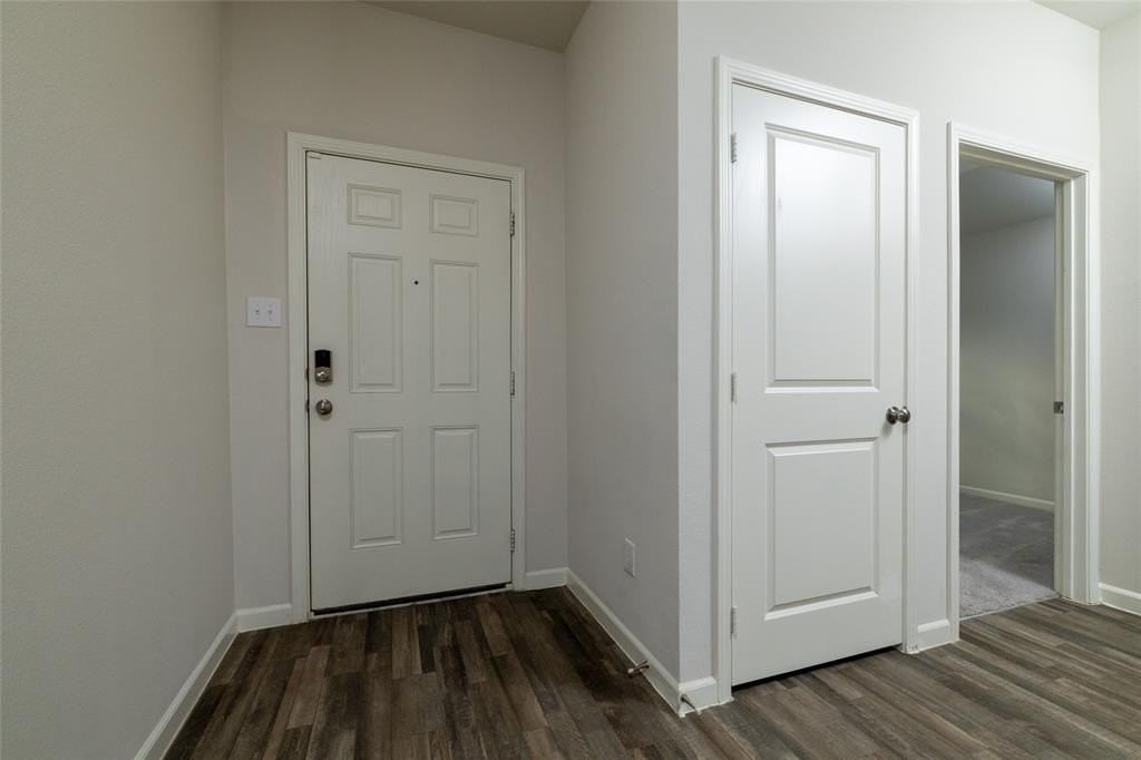 953 Ben Dr - Photo 4 of 40