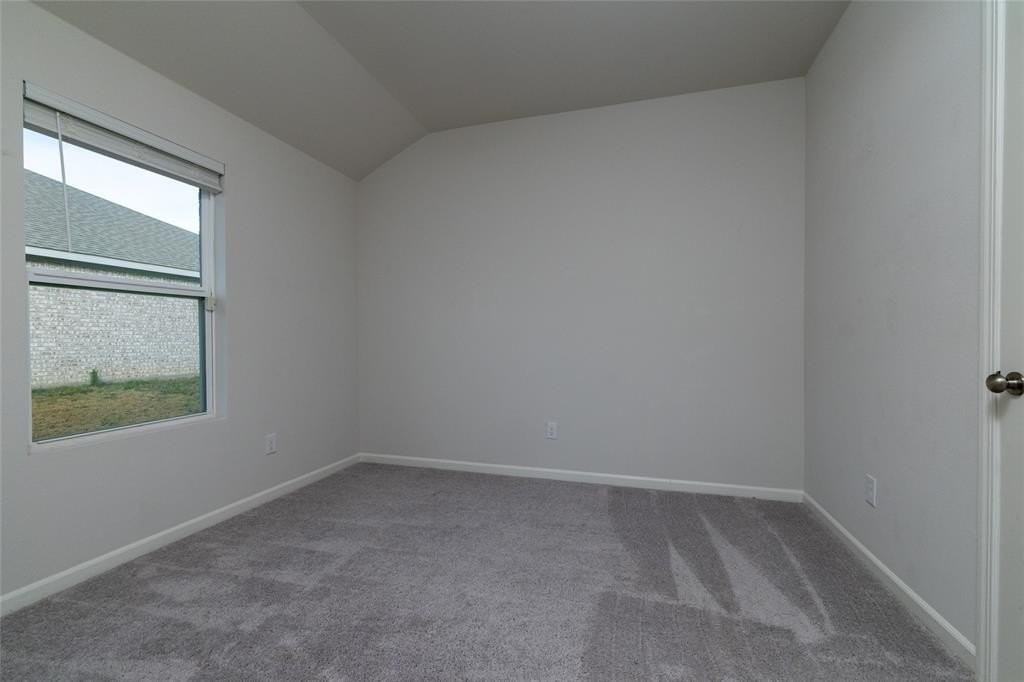 953 Ben Dr - Photo 7 of 40