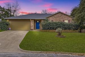 featured image of 1601 Arlington Dr
