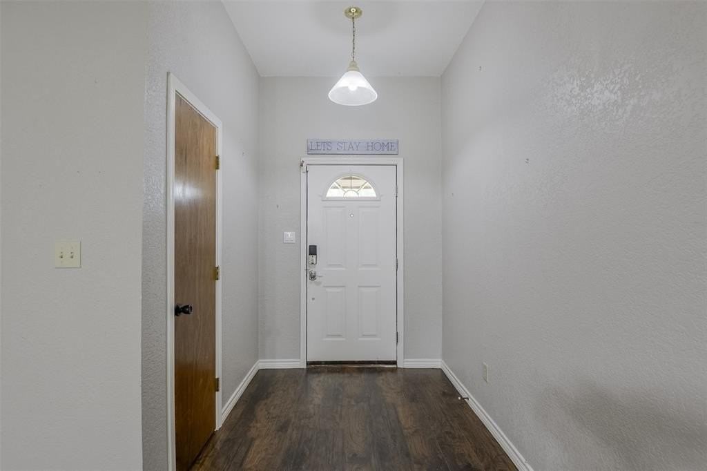 1601 Arlington Dr - Photo 2 of 24