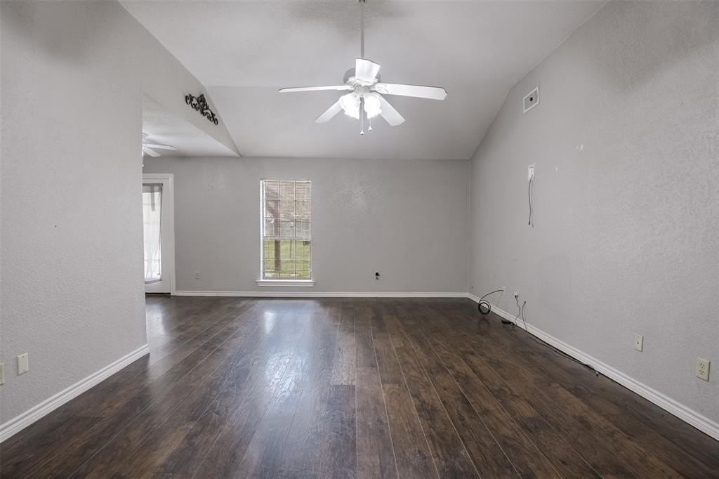 1601 Arlington Dr - Photo 4 of 24