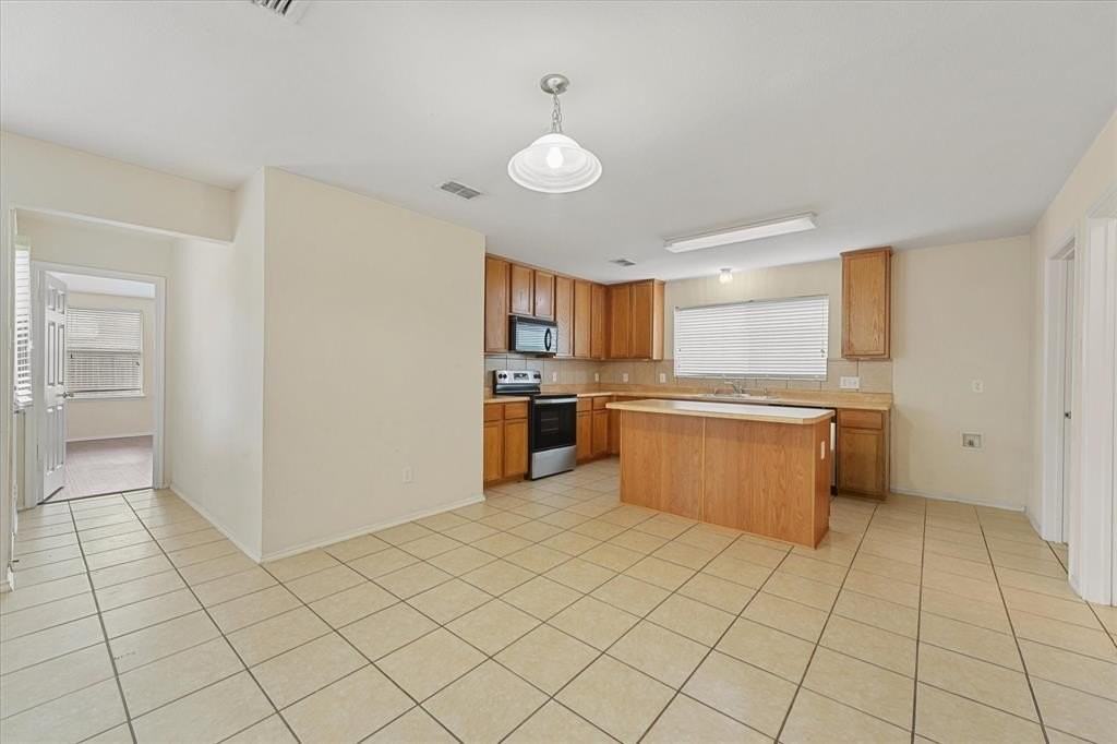 5733 Mariposa Dr - Photo 5 of 19