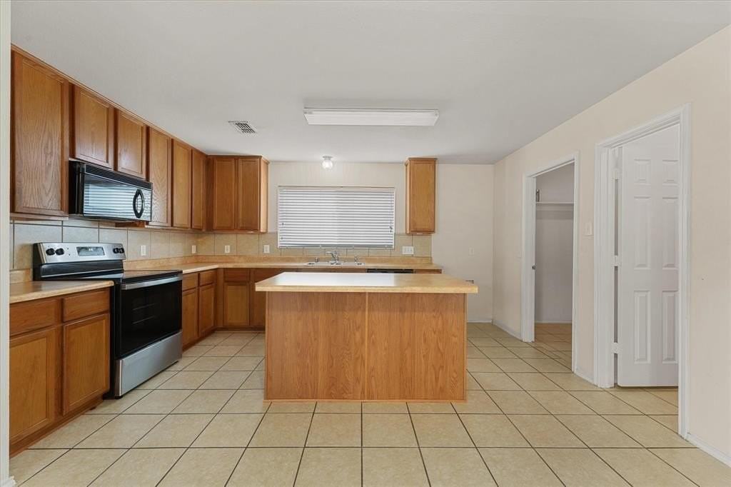 5733 Mariposa Dr - Photo 6 of 19