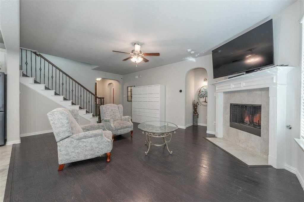 717 Seabourne Dr - Photo 5 of 27