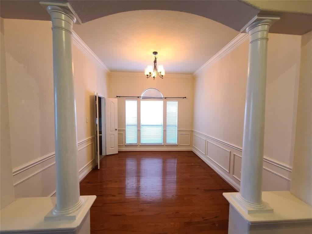 9729 Stripling Dr - Photo 4 of 40