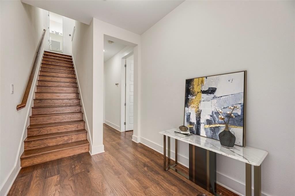 214 Lanyard Dr - Photo 4 of 30