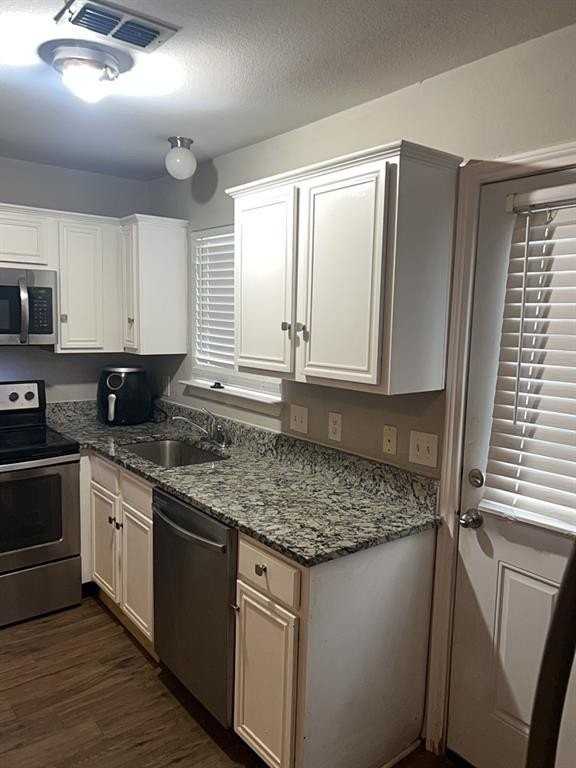 1901 Wright St - Photo 2 of 18