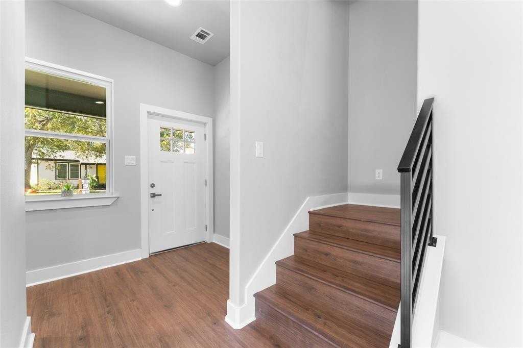 612 N Robinson St - Photo 5 of 21